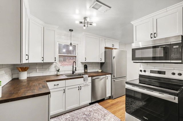 8324 Je Ne Be Drive NE, Rockford, MI 49341