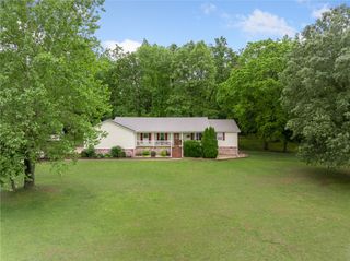 1525 Meadow Court, Green Forest, AR 72638
