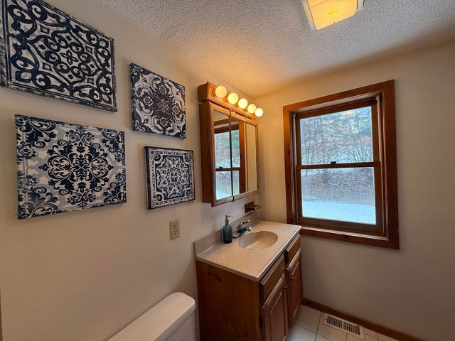 33 Kolbe Lane, Enfield, NH 03748