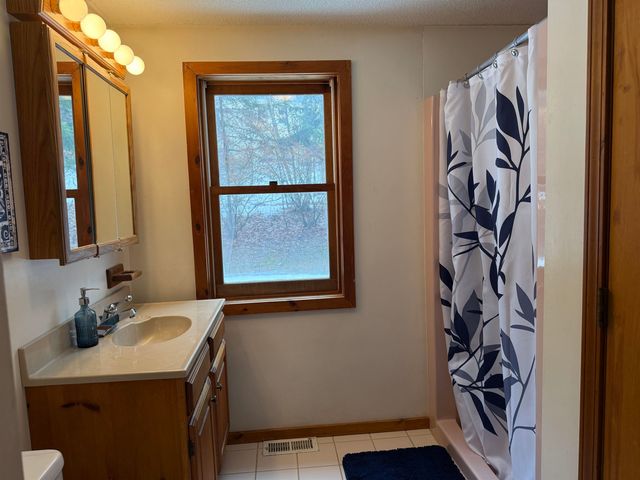 33 Kolbe Lane, Enfield, NH 03748