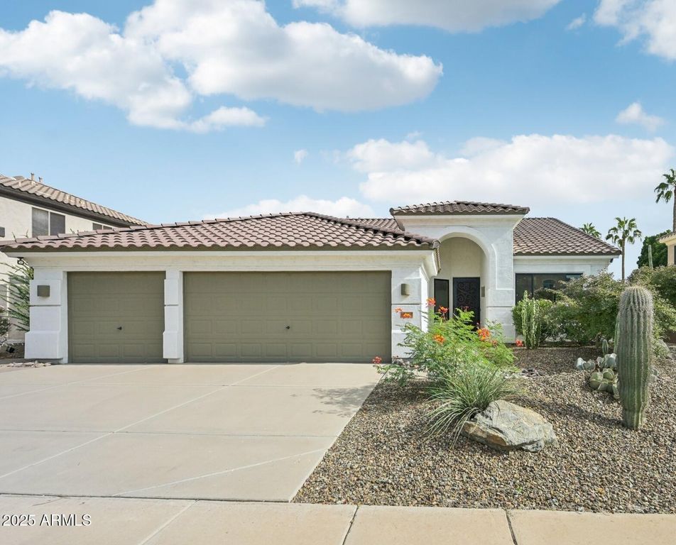Image 1 of property listing at 16617 S 15TH Drive, Phoenix, AZ 85045