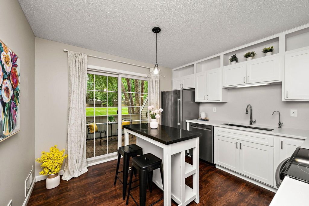 1905 Shenandoah Court D, Plymouth, MN 55447 — exterior
