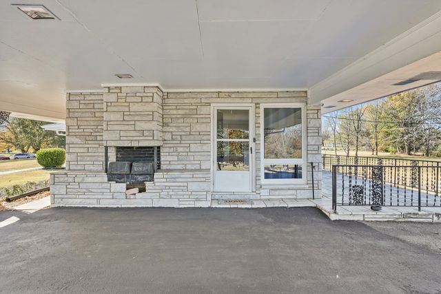 676 Ferguson Hill Rd, Lafayette, TN 37083