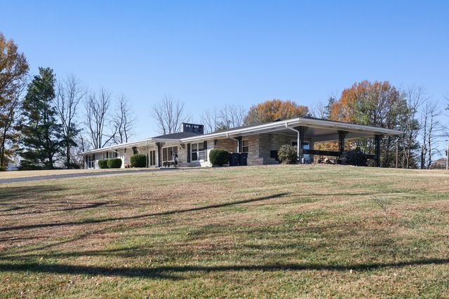 676 Ferguson Hill Rd, Lafayette, TN 37083