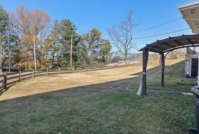 676 Ferguson Hill Rd, Lafayette, TN 37083