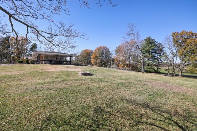 676 Ferguson Hill Rd, Lafayette, TN 37083