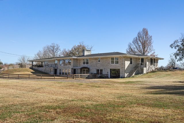 676 Ferguson Hill Rd, Lafayette, TN 37083