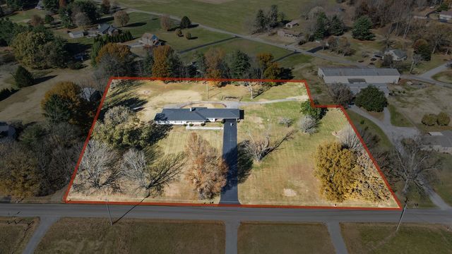 676 Ferguson Hill Rd, Lafayette, TN 37083