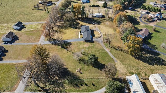 676 Ferguson Hill Rd, Lafayette, TN 37083