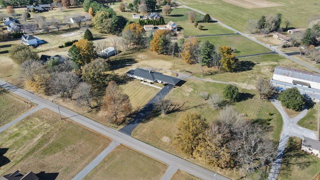 676 Ferguson Hill Rd, Lafayette, TN 37083