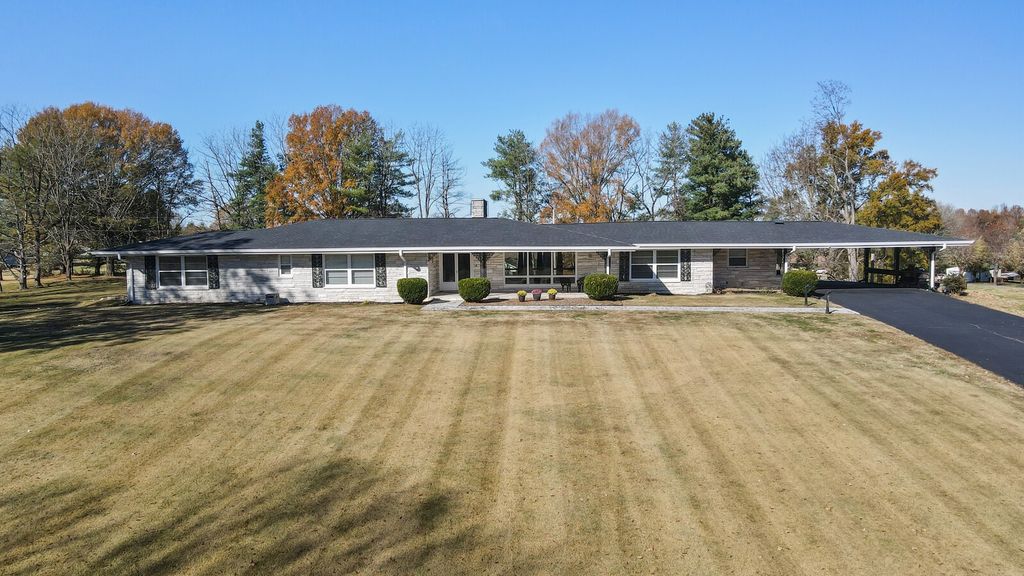 676 Ferguson Hill Rd, Lafayette, TN 37083