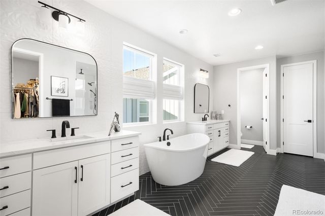 1688 Oakpoint Way, Castle Pines, CO 80108