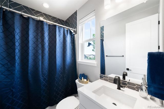 1688 Oakpoint Way, Castle Pines, CO 80108