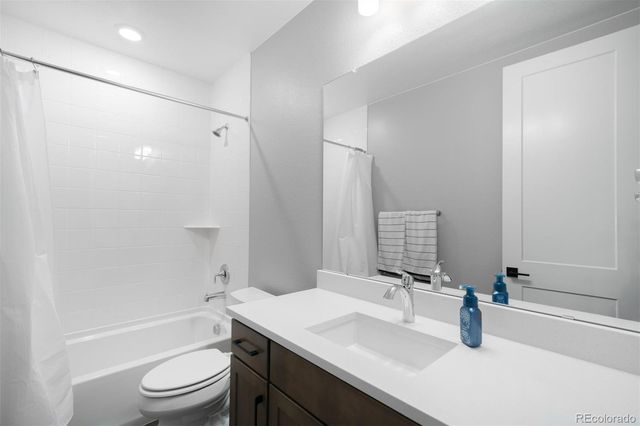 1688 Oakpoint Way, Castle Pines, CO 80108