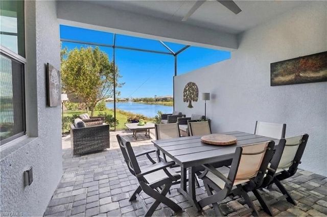 8966 Saint Lucia DR, Naples, FL 34114