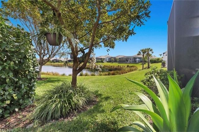 8966 Saint Lucia DR, Naples, FL 34114