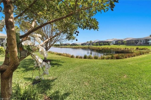 8966 Saint Lucia DR, Naples, FL 34114