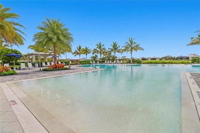 8966 Saint Lucia DR, Naples, FL 34114