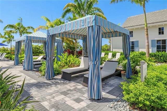 8966 Saint Lucia DR, Naples, FL 34114