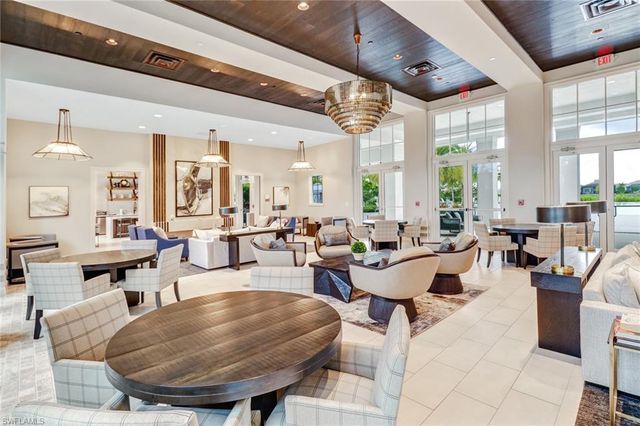 8966 Saint Lucia DR, Naples, FL 34114