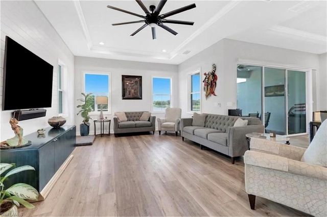 8966 Saint Lucia DR, Naples, FL 34114