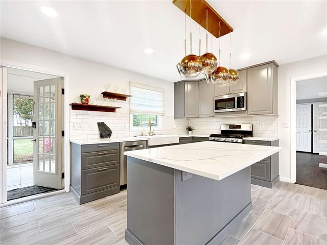 2484 POWERS FERRY Drive SE, Marietta, GA 30067