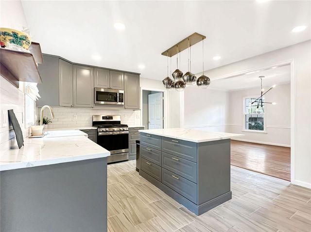 2484 POWERS FERRY Drive SE, Marietta, GA 30067