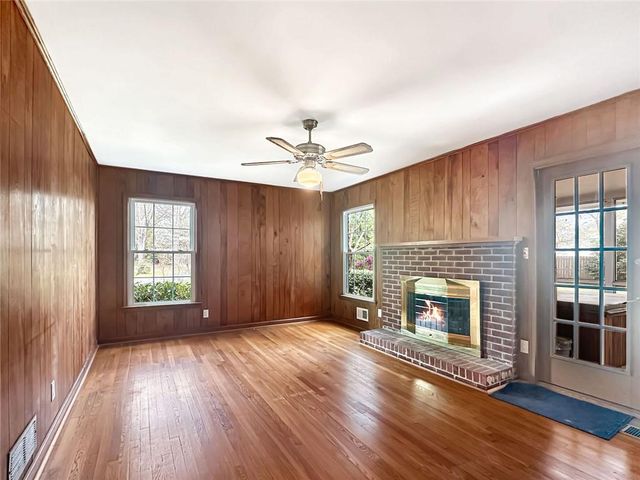 2484 POWERS FERRY Drive SE, Marietta, GA 30067