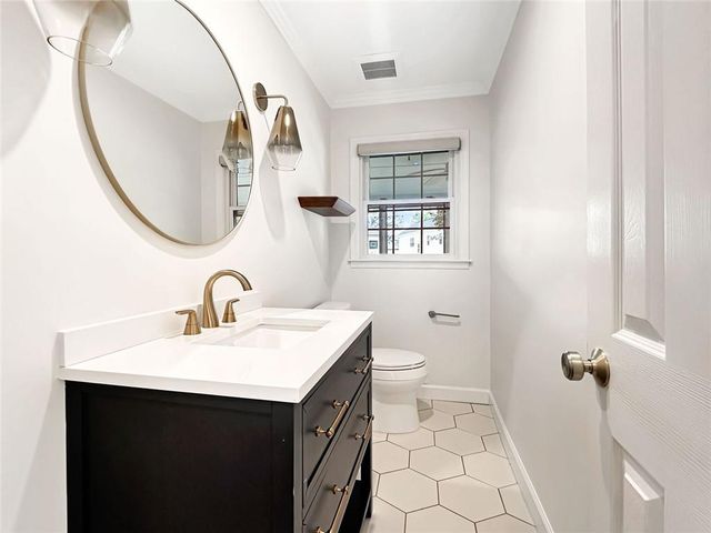 2484 POWERS FERRY Drive SE, Marietta, GA 30067