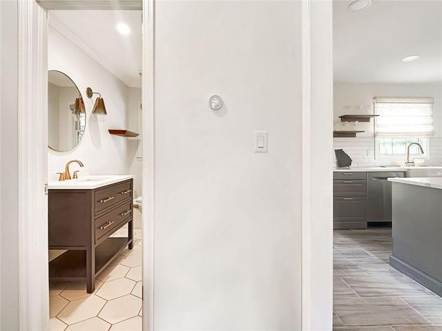 2484 POWERS FERRY Drive SE, Marietta, GA 30067