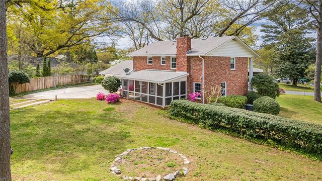 2484 POWERS FERRY Drive SE, Marietta, GA 30067