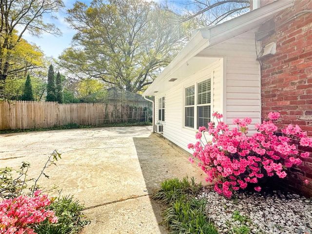 2484 POWERS FERRY Drive SE, Marietta, GA 30067