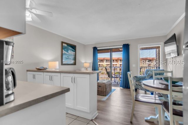 40 Folly Field Rd Apt A215, Hilton Head Island, SC 29928