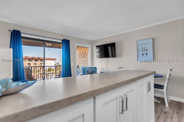 40 Folly Field Rd Apt A215, Hilton Head Island, SC 29928