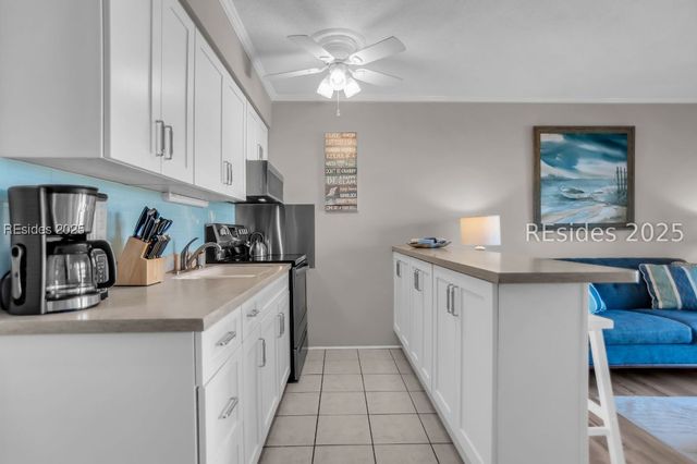 40 Folly Field Rd Apt A215, Hilton Head Island, SC 29928