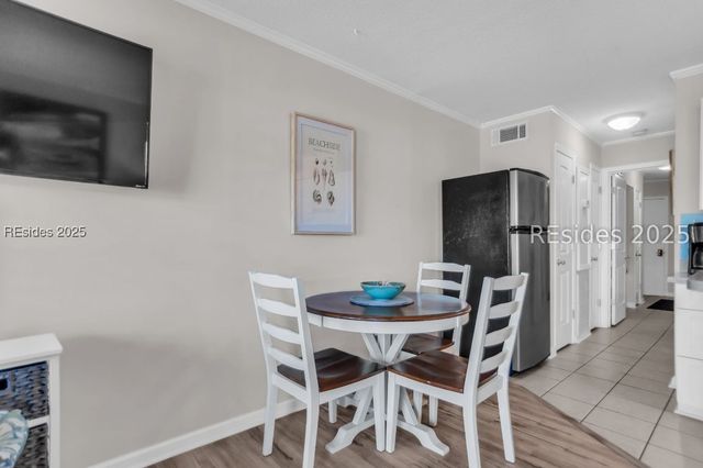 40 Folly Field Rd Apt A215, Hilton Head Island, SC 29928