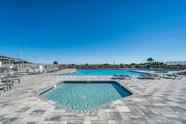 40 Folly Field Rd Apt A215, Hilton Head Island, SC 29928