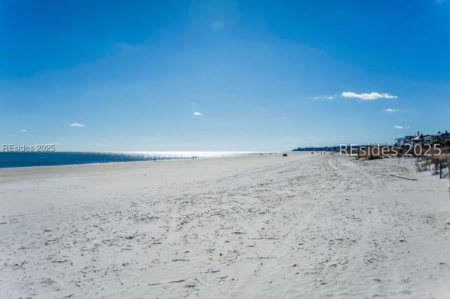 40 Folly Field Rd Apt A215, Hilton Head Island, SC 29928