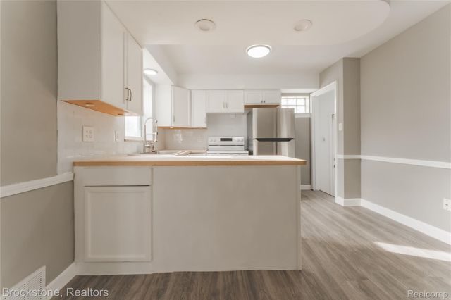 17006 Juliana Avenue, Eastpointe, MI 48021
