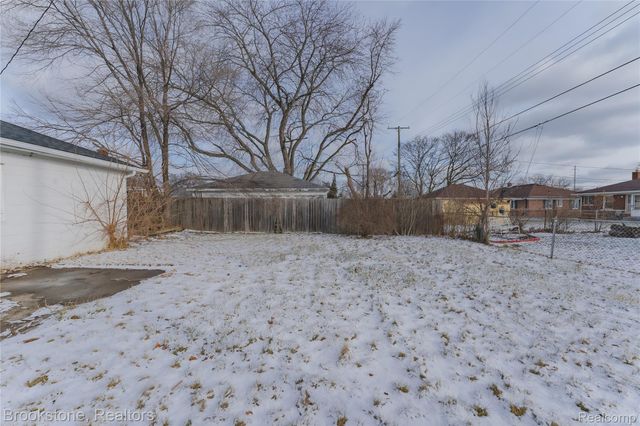 17006 Juliana Avenue, Eastpointe, MI 48021