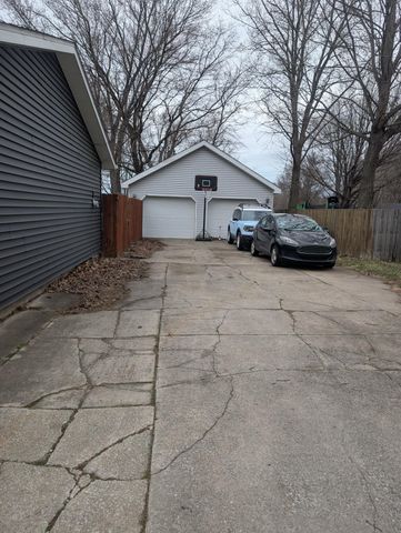 2600 Drexel Drive, Hobart, IN 46342