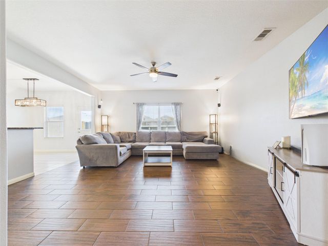 911 Marigold Road, Baytown, TX 77521