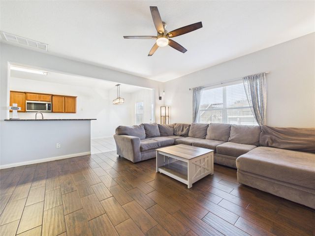 911 Marigold Road, Baytown, TX 77521