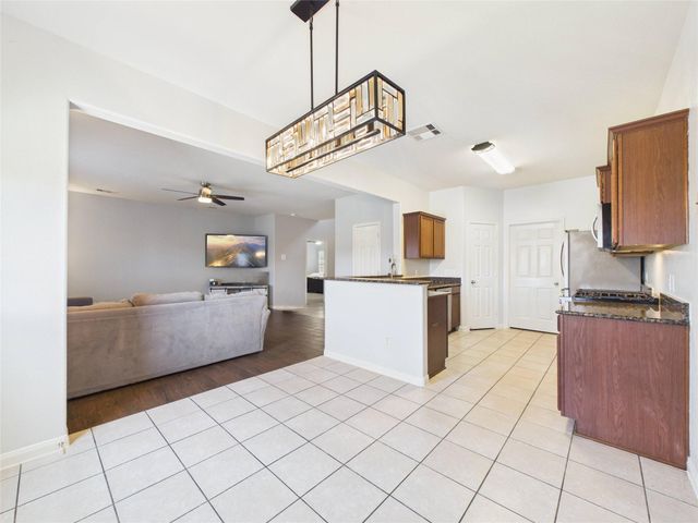 911 Marigold Road, Baytown, TX 77521