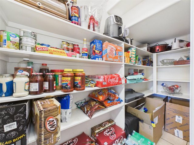 911 Marigold Road, Baytown, TX 77521