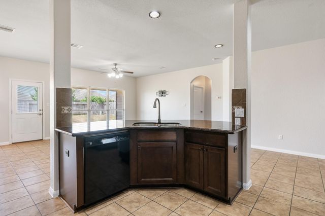 119 Country Crossing Circle, Magnolia, TX 77354