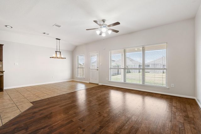 119 Country Crossing Circle, Magnolia, TX 77354