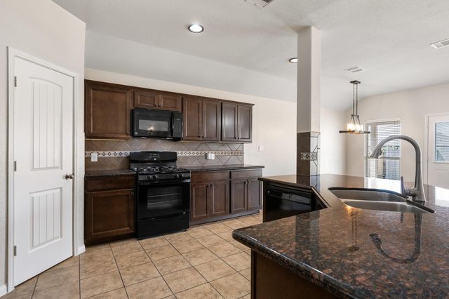 119 Country Crossing Circle, Magnolia, TX 77354