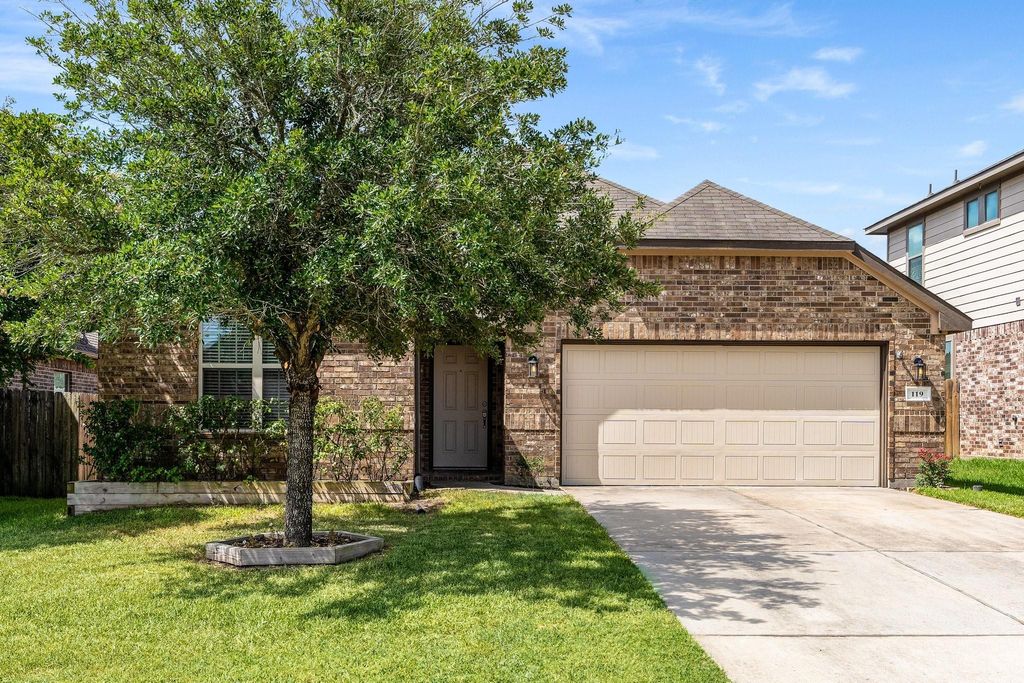 119 Country Crossing Circle, Magnolia, TX 77354