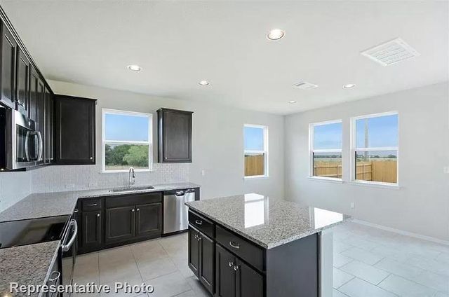 307 Insider LOOP, Elgin, TX 78621